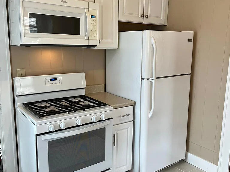 Enough room in kitchen for an island.