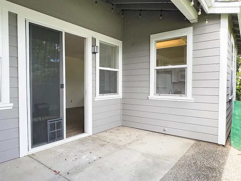 852 3rd St W — Photo 10