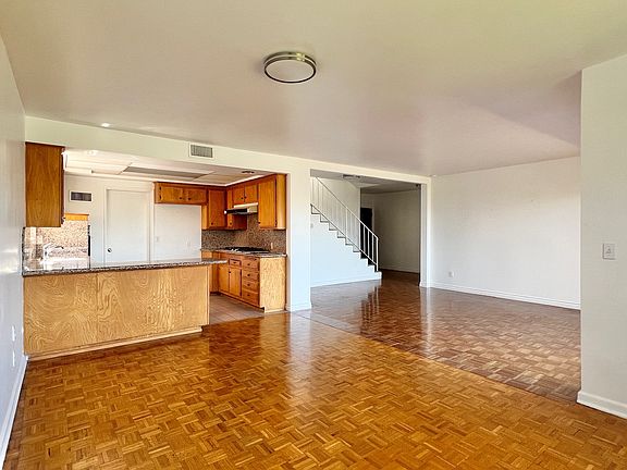 4th image of 3952 W Point Dr