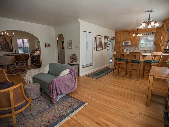 5th image of 1662 E Browning Ave