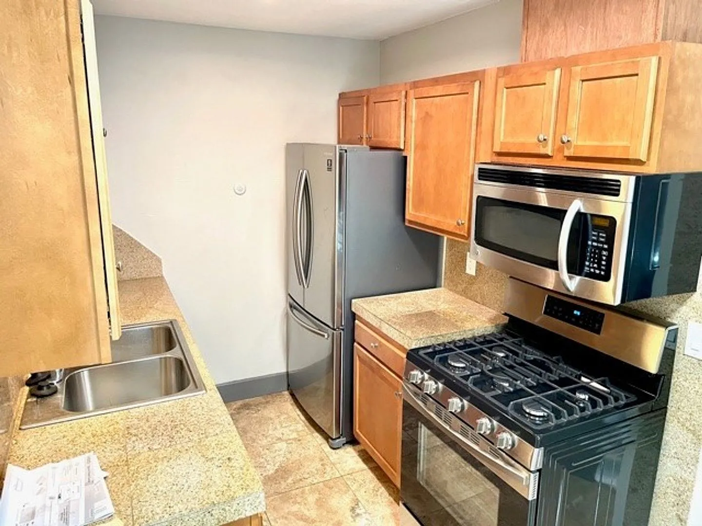 Lovely 1 bedroom off H Street in Chula Vista - renovated with Travertine — Photo 4