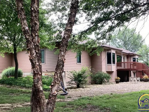 4646 SE Berryton Rd, Berryton, KS 66409