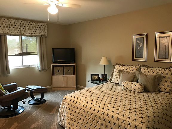 4th image of 9219 W Newport Dr