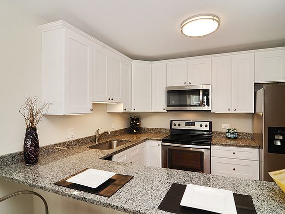 3rd image of 1540 N Lasalle St #1403