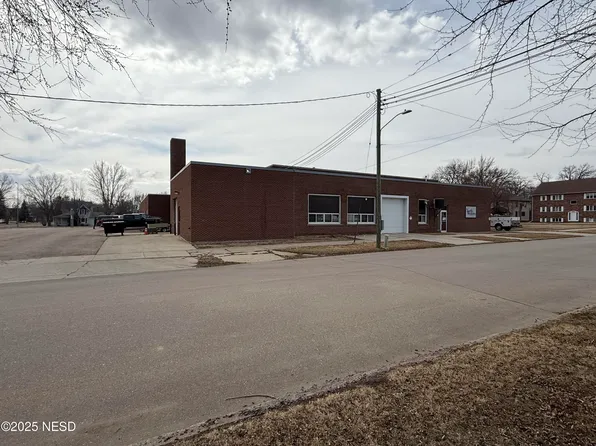 305 S 5th St, Milbank, SD 57252