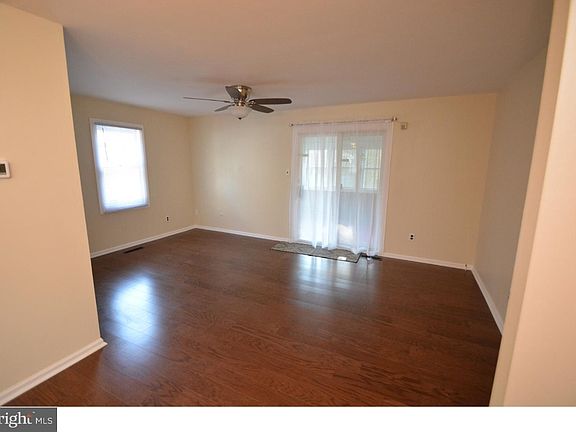 3rd image of 58 Bradley Dr