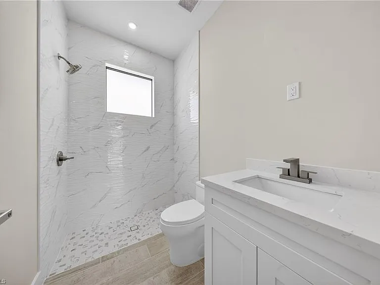 821 Moore Ave — Photo 31