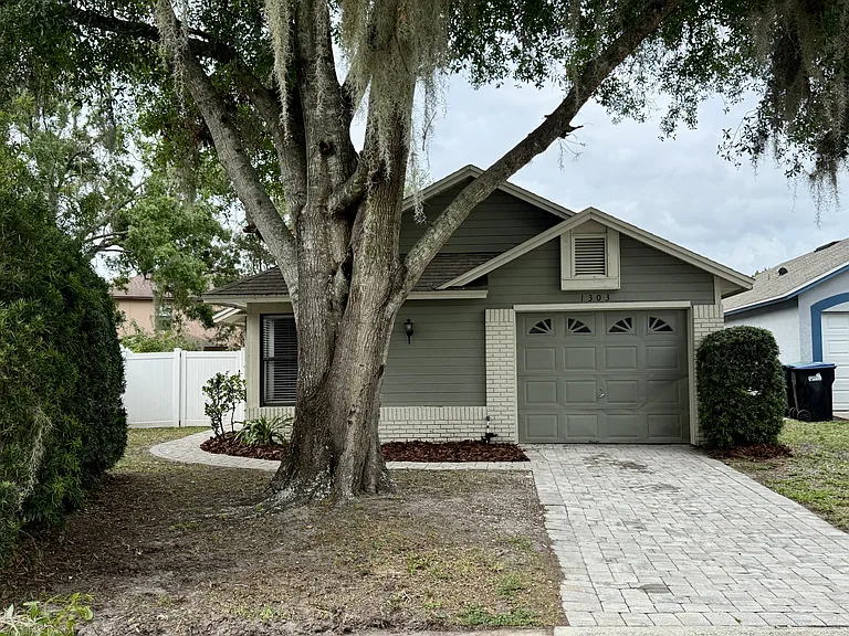 1303 Creekbottom Cir — Photo 28