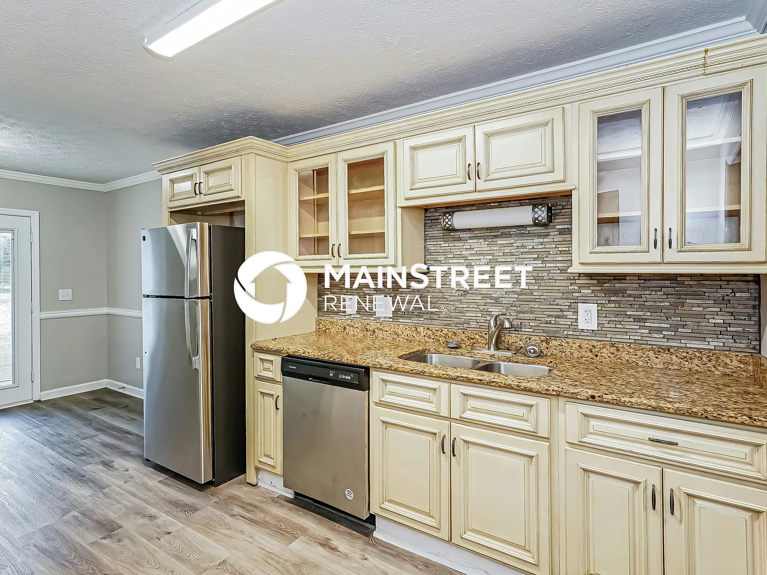 1919 Waterford Dr — Photo 4