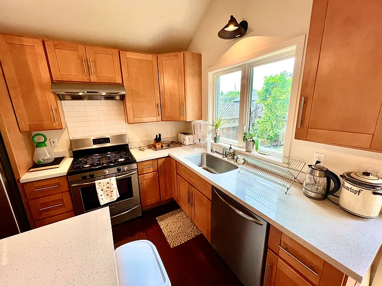 453 Ashton Ave — Photo 5