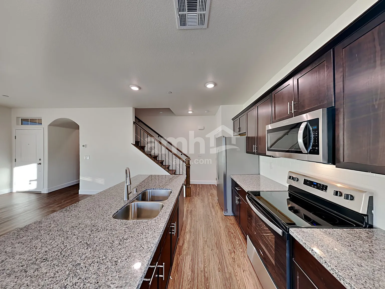 4 bed, 3.0 bath, 2211 sqft, $2,540 — Photo 3