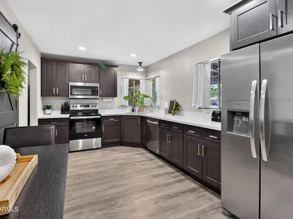 529 W UNIVERSITY Drive, Mesa, AZ 85201