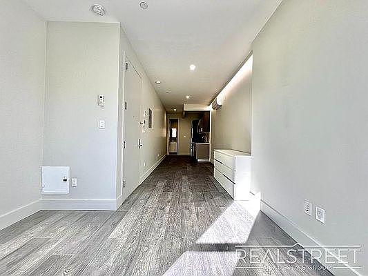 1st image of 277 Linden St