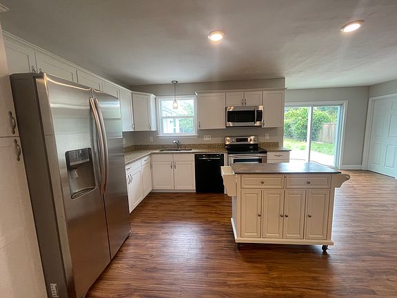 5th image of 308 Benning Dr