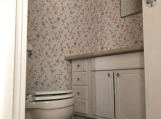 218 W 4th St APT A, Benton, IL 62812