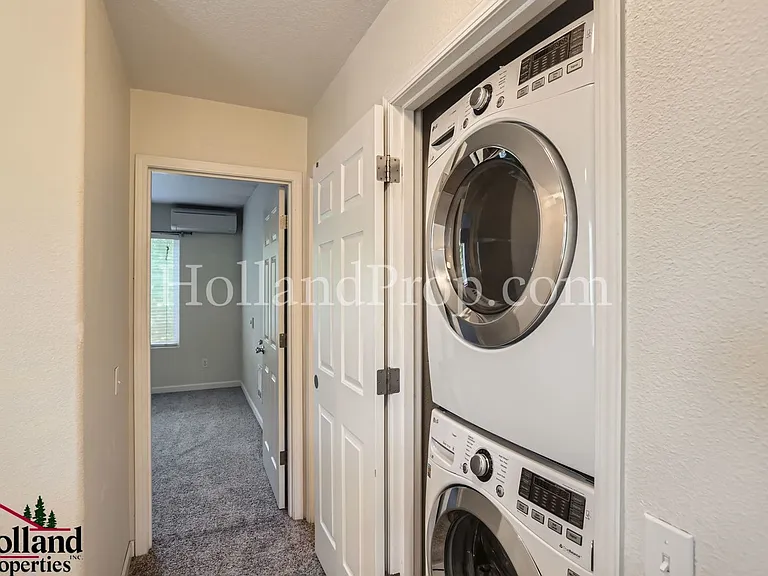 222 NE 76th Ave — Photo 23