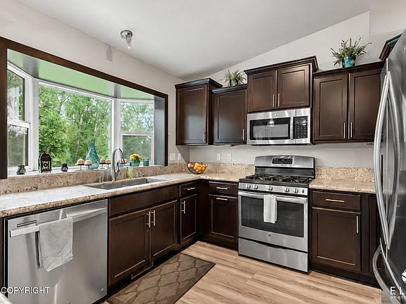 2nd image of 3750 Matthews Dr