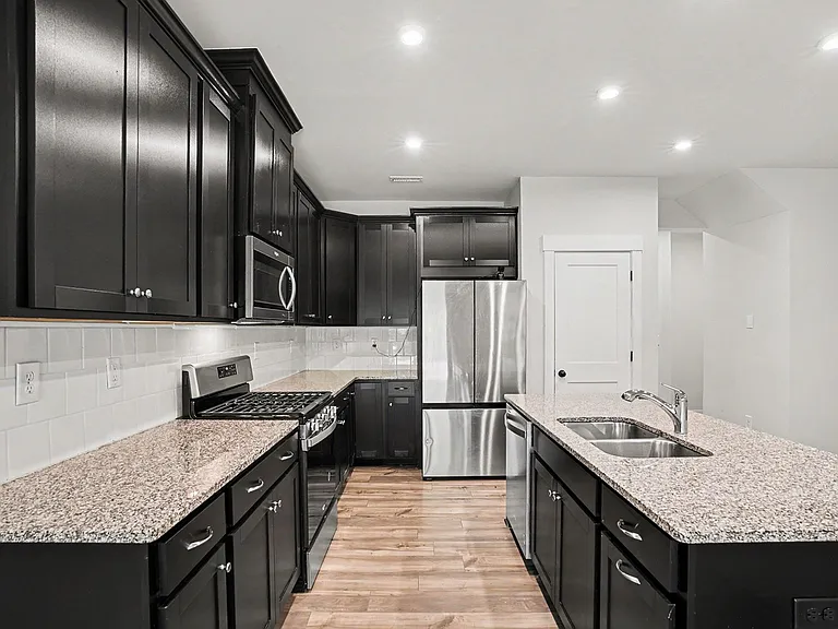 9512 Munsing Dr — Photo 13
