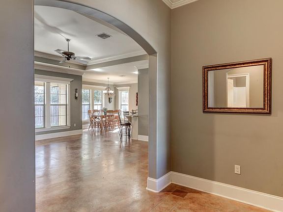 2nd image of 112 Alma Dr