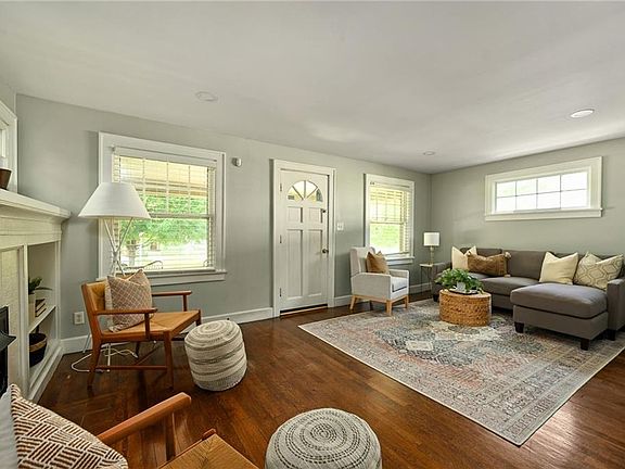 3rd image of 5709 Kenwood Ave