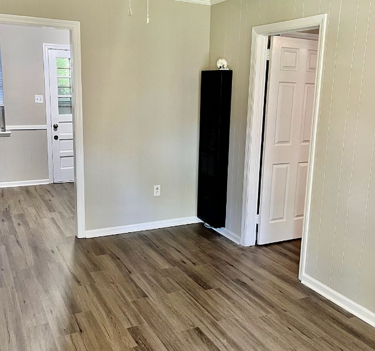 2nd image of 4602 Hyde Ave #L