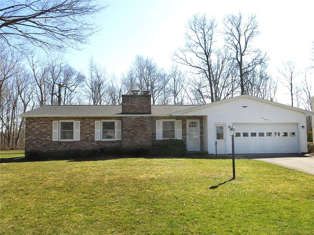 105 Holiday Ln, Canandaigua, NY 14424 Zillow