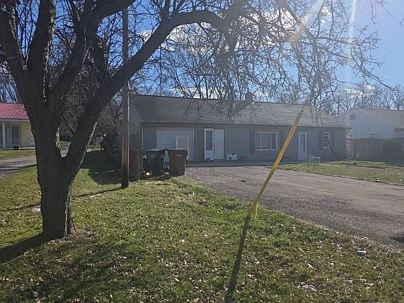 3rd image of 923 W Jolly Rd