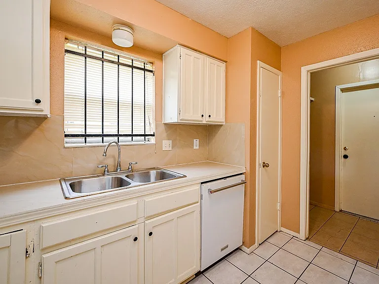 2667 Grand Canyon Dr — Photo 11