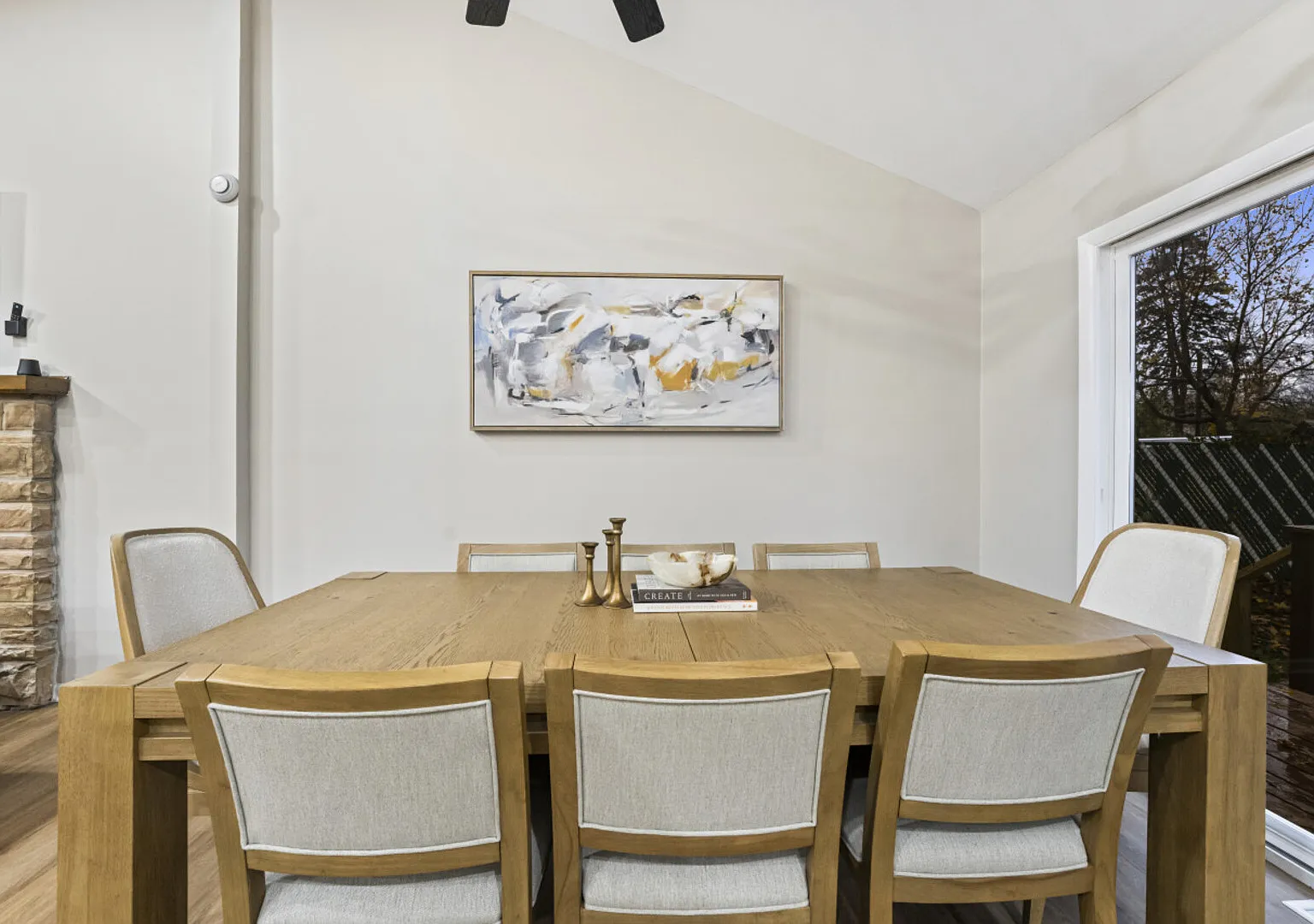 Mt. Prospect 4BR Haven Awaits — Photo 3
