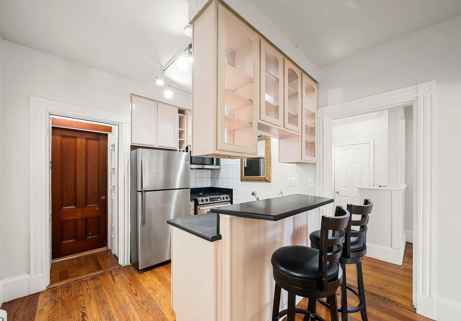 3 bed, 2.0 bath, 1175 sqft, $4,200 — Photo 1