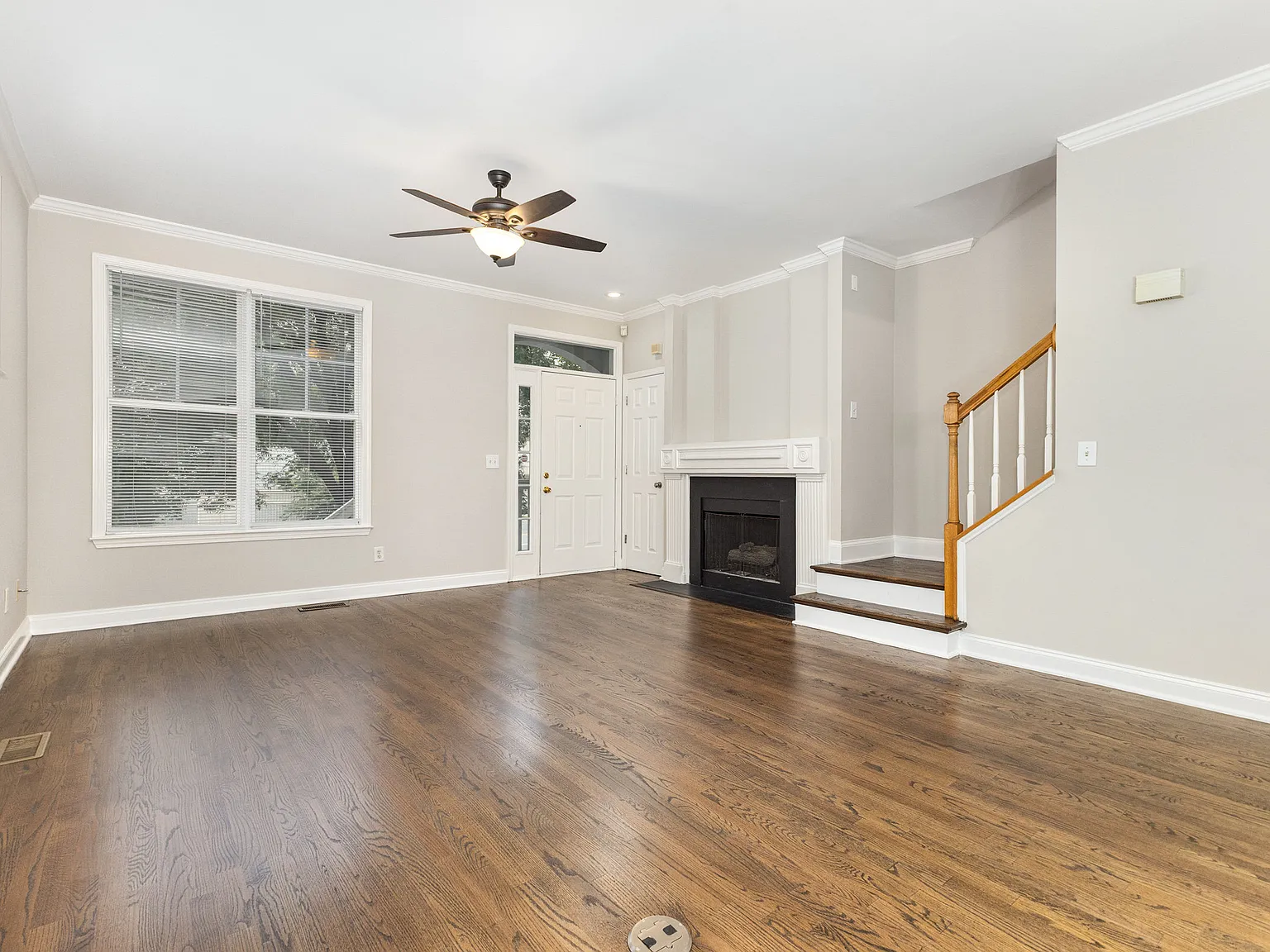 3 bed, 3.5 bath, 1731 sqft, $3,100 — Photo 4