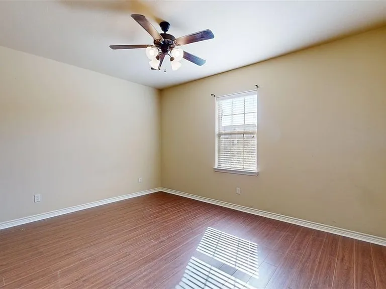 3007 Towers Pkwy — Photo 20