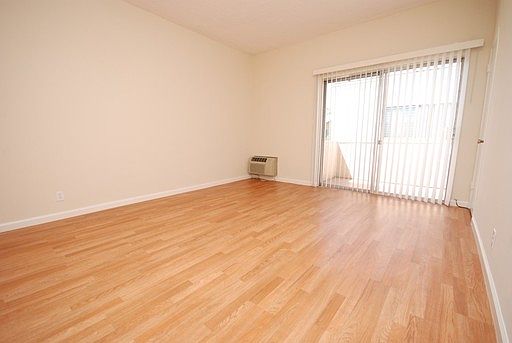 1st image of 915 N Ogden Dr APT 19