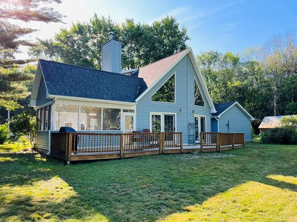 228 Point Au Fer Rd, Champlain, NY 12919