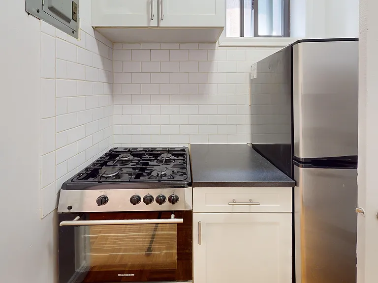 405 W 50th St #4C — Photo 8
