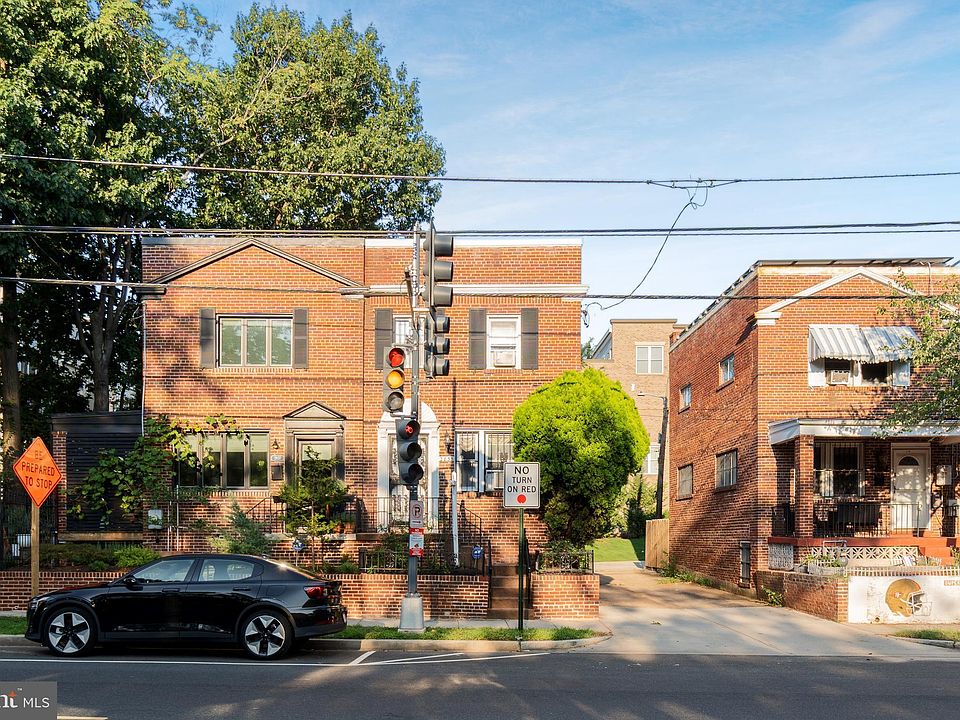 1st image of 2835 4th St NE