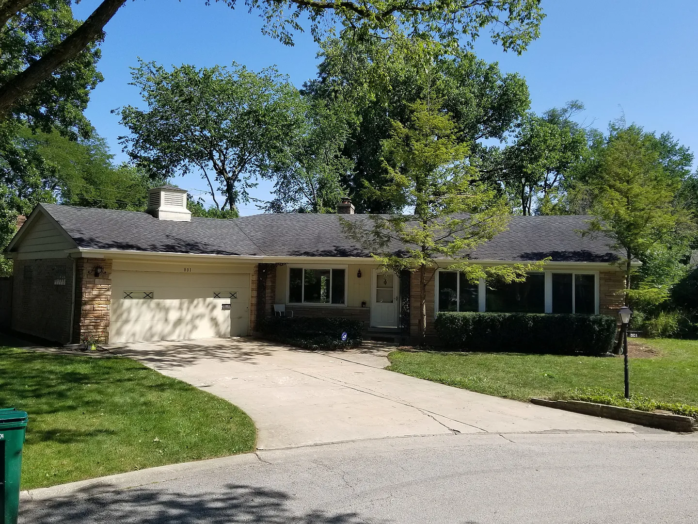 801 Redbud Ln photo 1