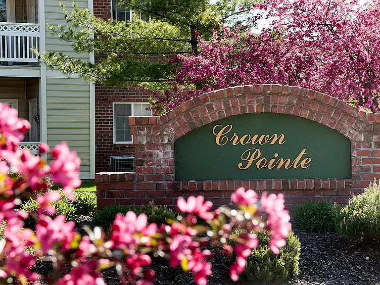 Crown Pointe Apartments — Photo 1