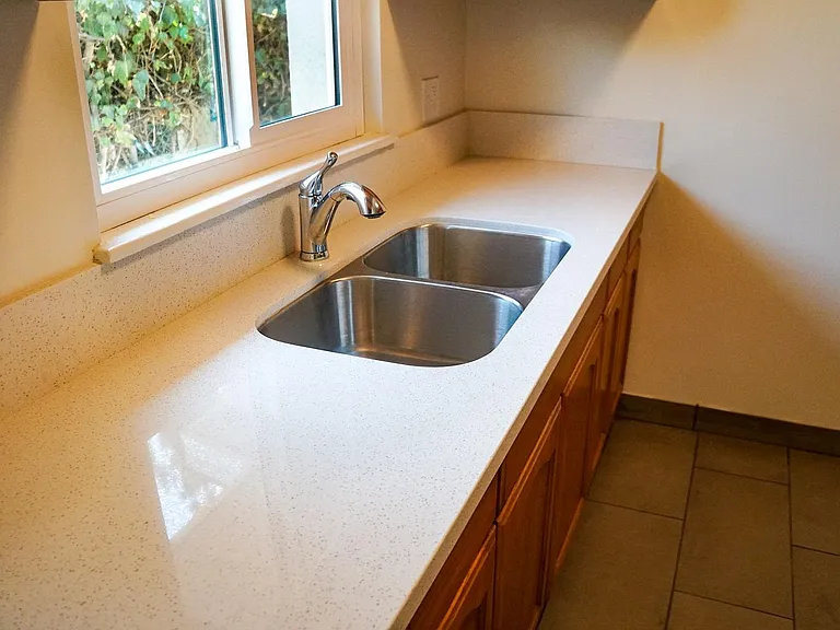 7708 S Pickering Ave #C — Photo 3