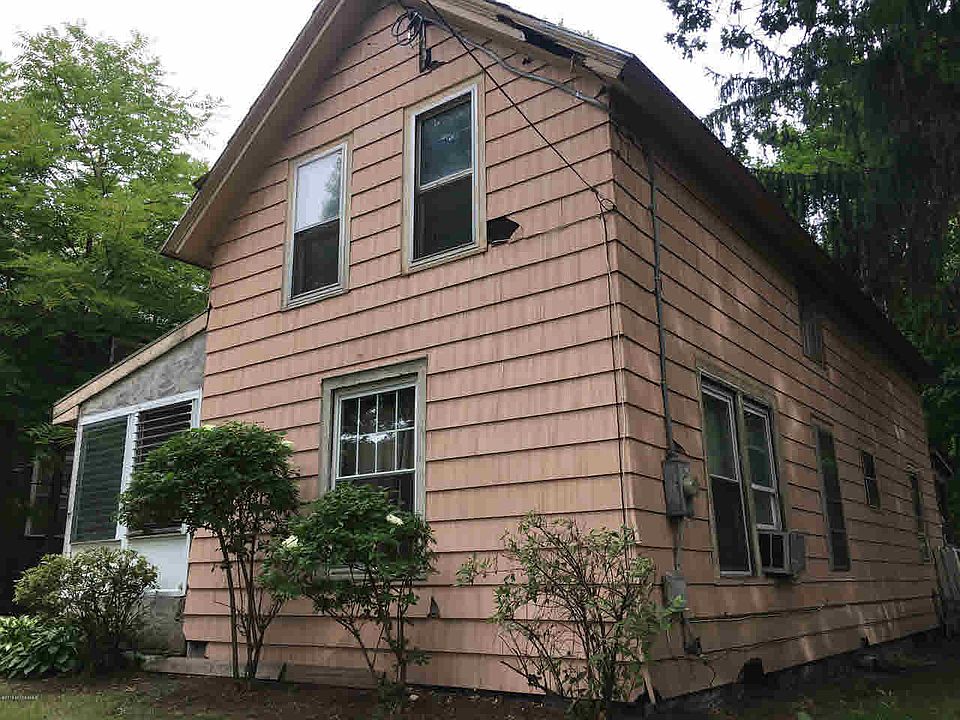 1st image of 10 Woodlawn Ave