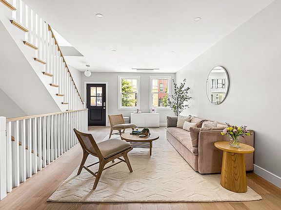 3rd image of 327 21st St