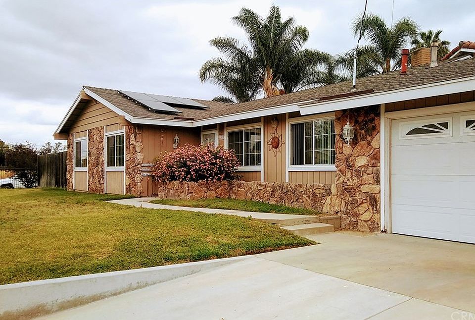 1st image of 15650 Val Verde St