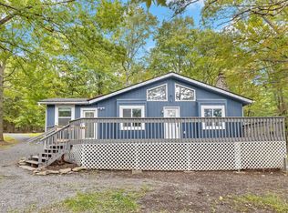 7054 Woodbridge Dr W, Bushkill, PA