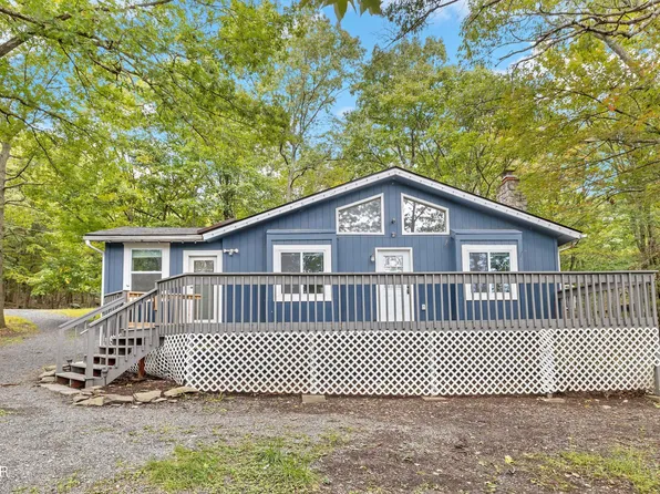 7054 Woodbridge Dr W, Bushkill, PA 18324