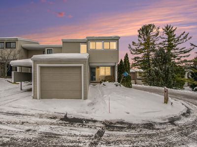 6249 Acropolis Dr SE, Grand Rapids, MI, 49546