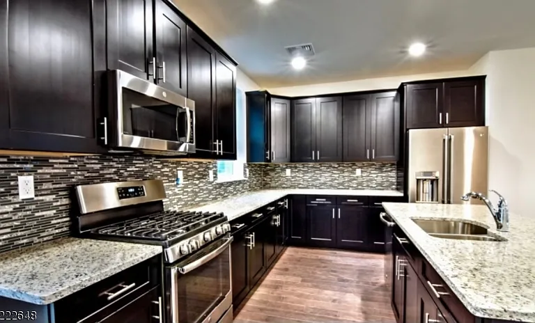 712 Parkview Ln — Photo 1