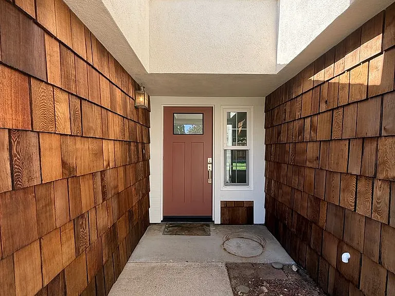 1120 Village Dr — Photo 3