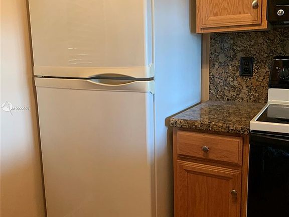 3rd image of 9230 Lagoon Pl APT 409
