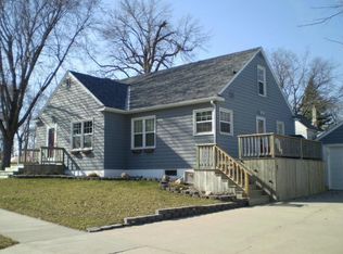 412 W 2nd St, Adrian, MN 56110