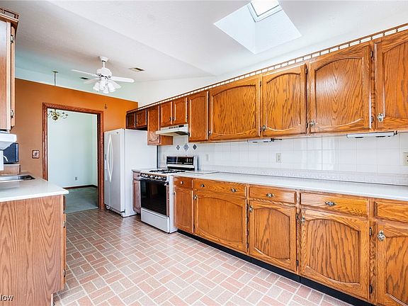 4th image of 1348 Fox Run Dr #2